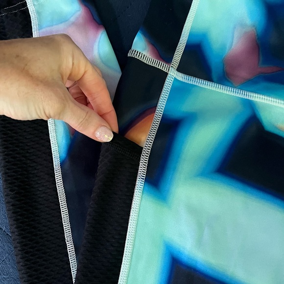 AMAZING NEW BALANCE WORKOUT PANTS (like new) - Picture 5 of 10